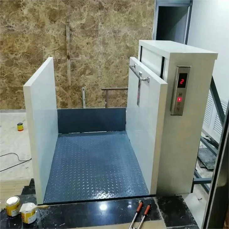 Nogironlar uchun nogironlar aravachasini ko'tarish