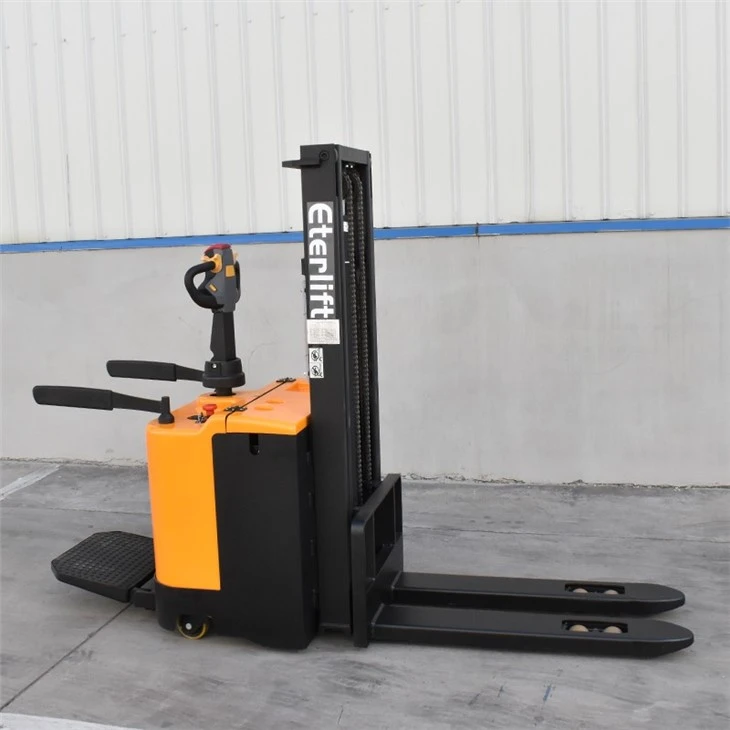 Self Propelled Pallet Stacker