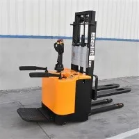 Elektr zaryadlovchi stacker forklift