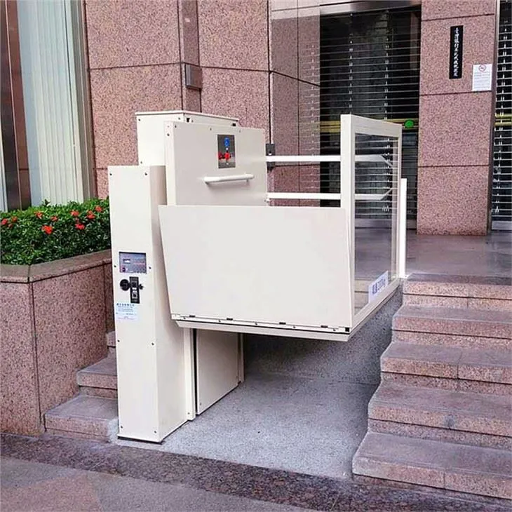 Qariyalar uchun nogironlar aravachasi lifti