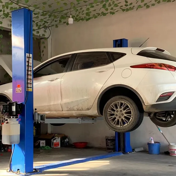 Ikki postli avtomashinali lift