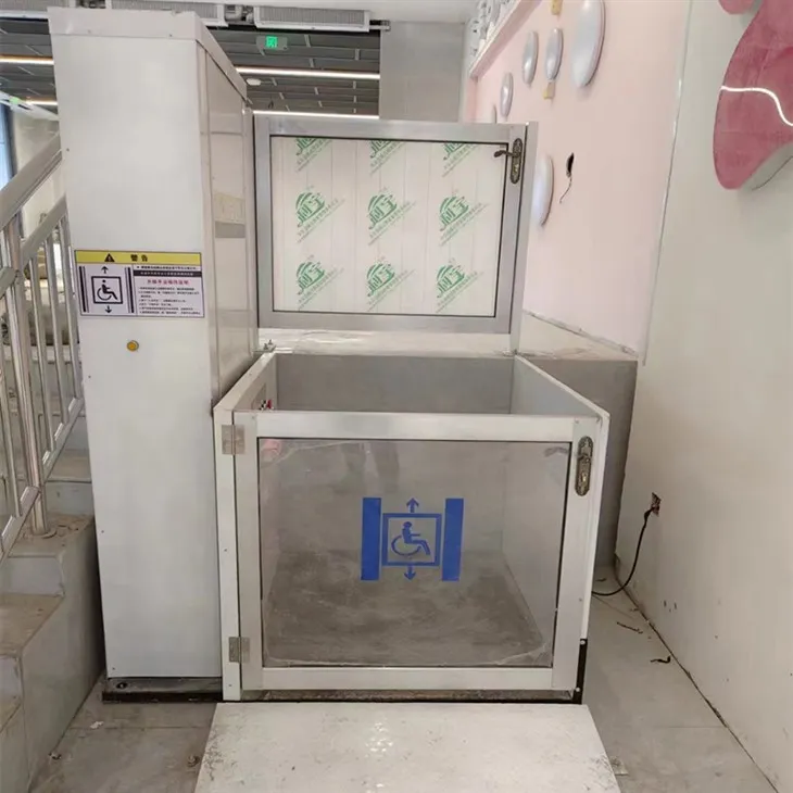 Nogironlar aravachasini vertikal platforma ko'taradi